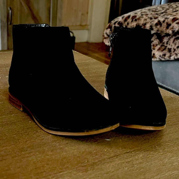Cat and Jack toddle girls black ankle boots Size 7 - Picture 1 of 3